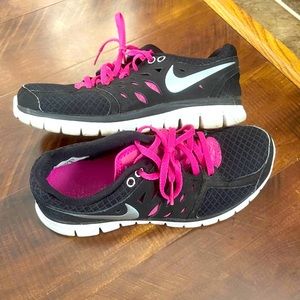 Nike flex run sneaker size 7
